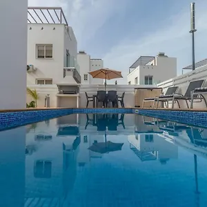 https://nissini-villas-2.hotelsatayianapa.com